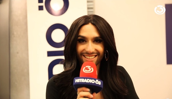 conchita with fans