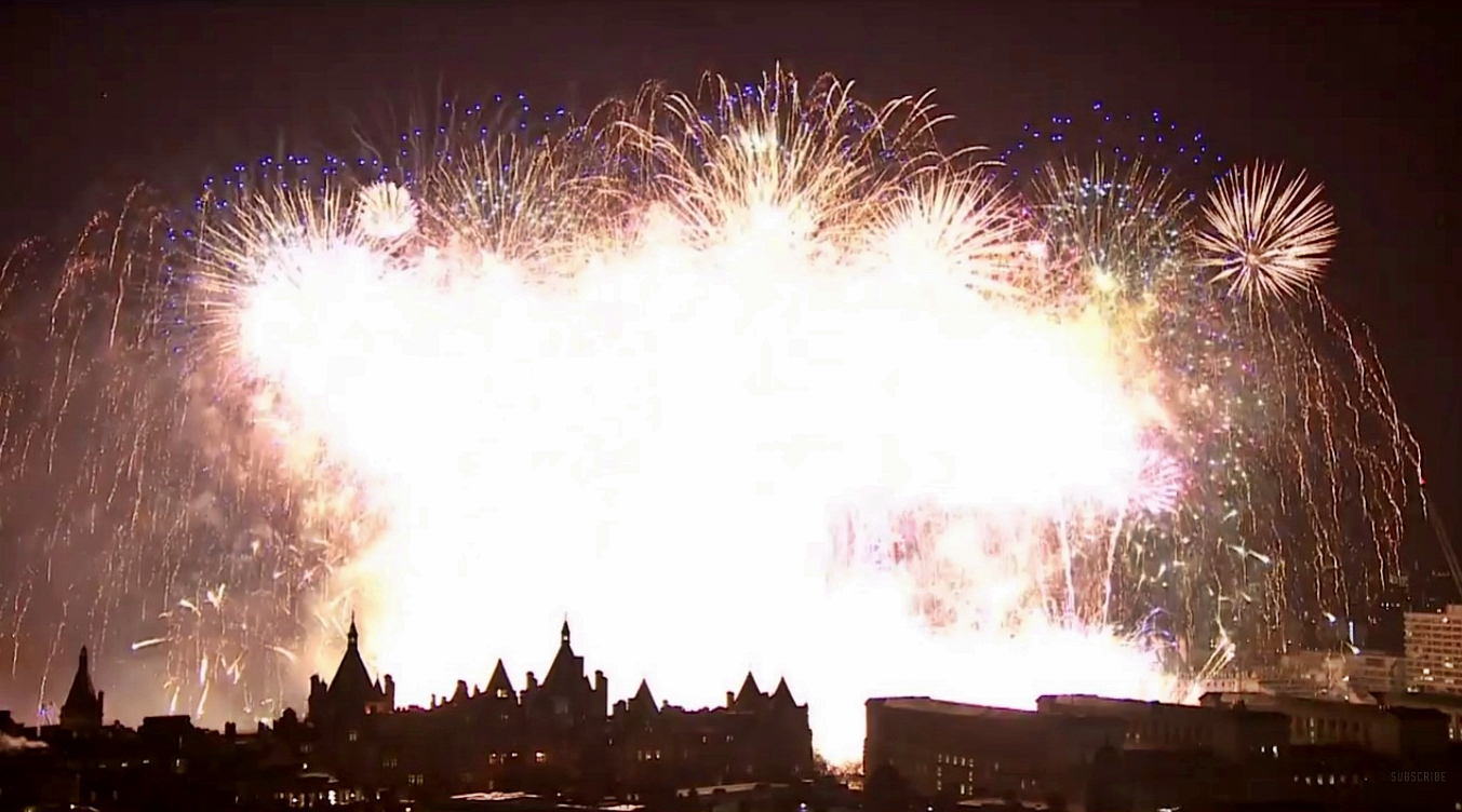 massive finale at london fireworks 2016