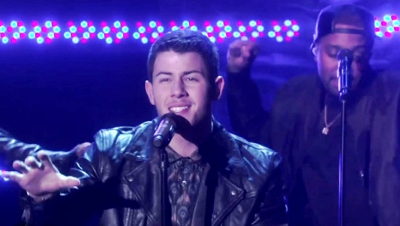 Nick Jonas Sings ‘Jealous’ Live on The Ellen Show: Awesome Voice (Video)