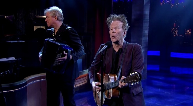 Tom Waits Sings New Song ‘Take One Last Look’ on David Letterman (Video)