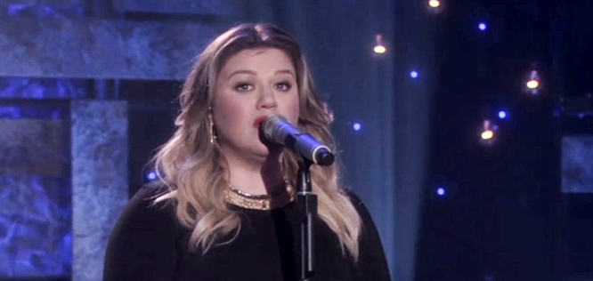 Watch Kelly Clarkson’s Emotional Live Performance of ‘Piece by Piece ...