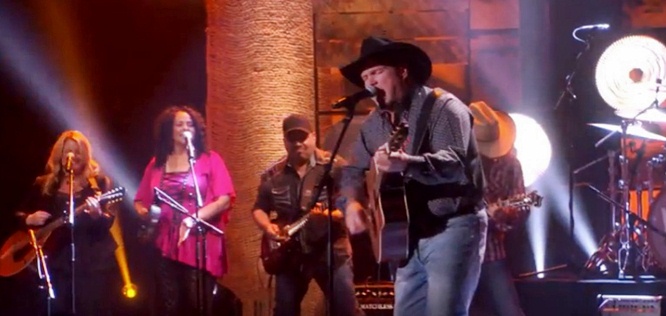 Watch Garth Brooks Perform ‘Baby, Let’s Lay Down and Dance’ on Ellen — Classic Country