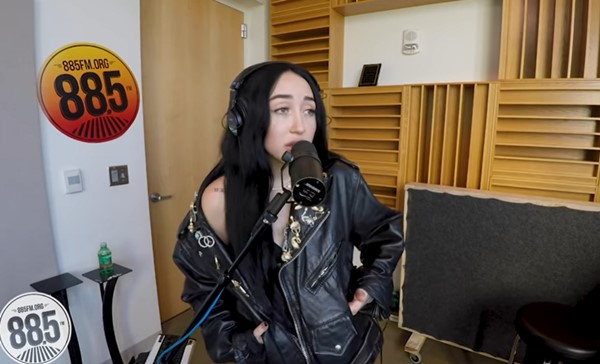 Noah Cyrus’ ‘Lonely’ and ‘July’ live at KCSN LA prove she’s a superb singer in her own right
