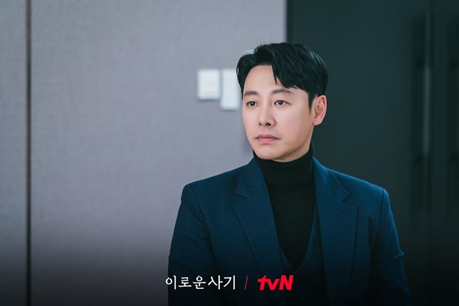 Kim Dong Wook starring in the recent K-drama Delightfully Deceitful