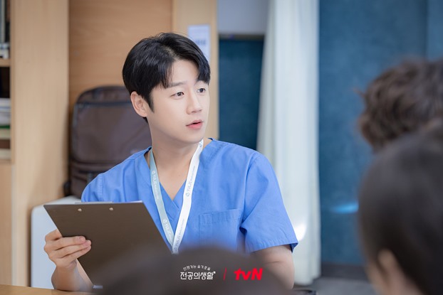Jung Jun Won is #1 on Actor Brand Reputation Rankings for June – Son Suk Ku grabs 2nd place